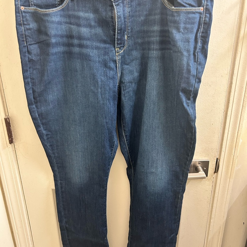 Signature by Levi Strauss Women's Blue Mid Rise Straight Jeans